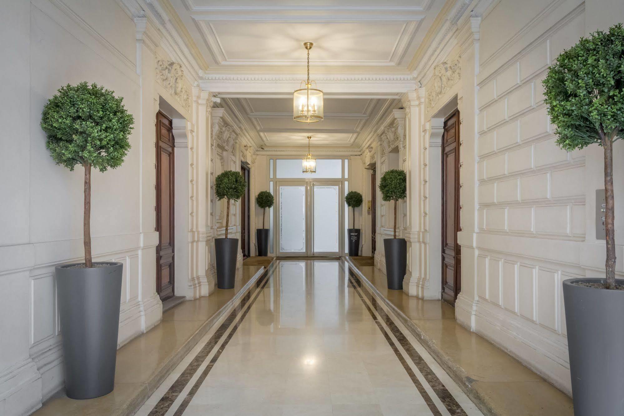 Hotel 33 Marbeuf Paris Exterior photo